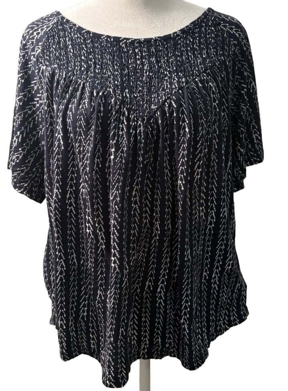 Lucky Brand Navy Blue White Boho Smocked Peasant Blouse Short Sleeve S/P Flowy